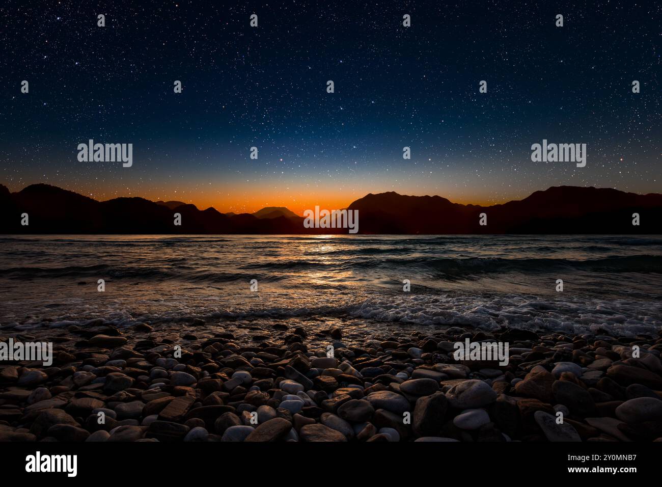 Ein Sonnenuntergang am Strand Stockfoto