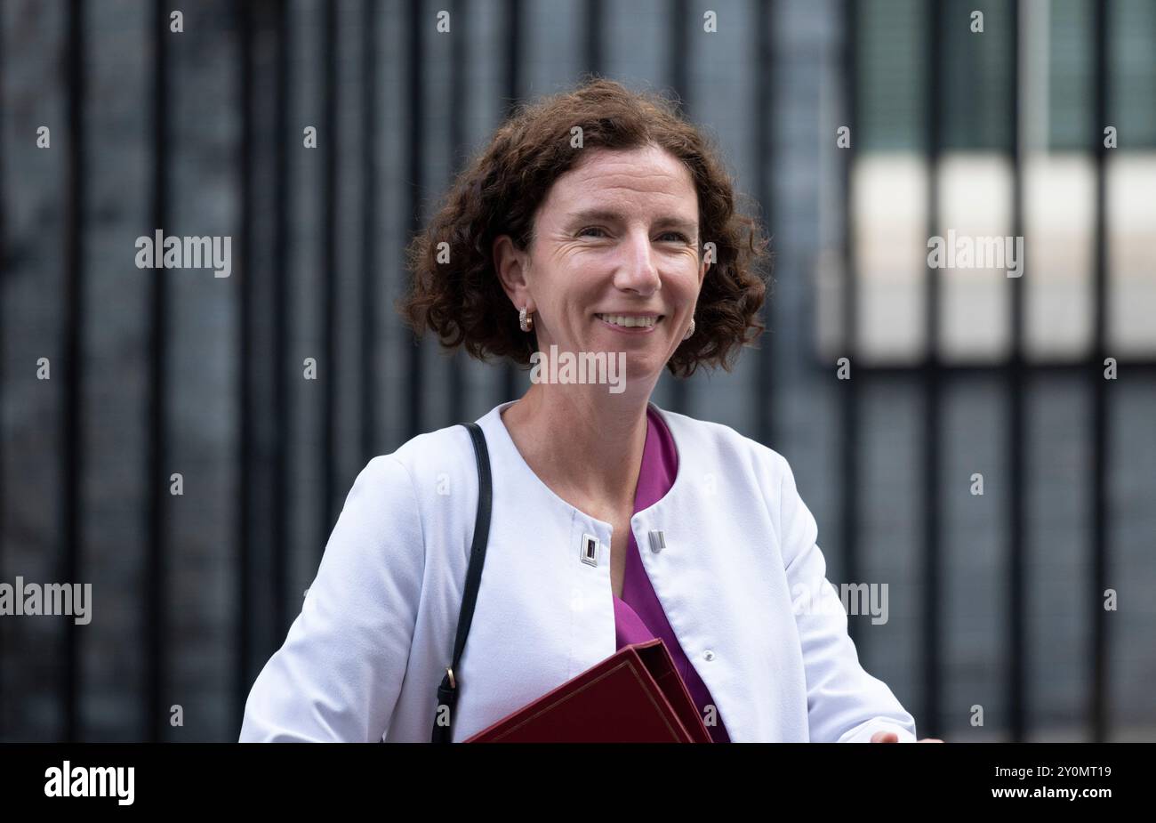 Downing Street, London, Großbritannien. September 2024. Die Minister der Regierung nehmen an der ersten Kabinettssitzung seit Ende der Sommerpause Teil. Anneliese Dodds, Ministerin für Entwicklung, FCO. Quelle: Malcolm Park/Alamy Live News Stockfoto