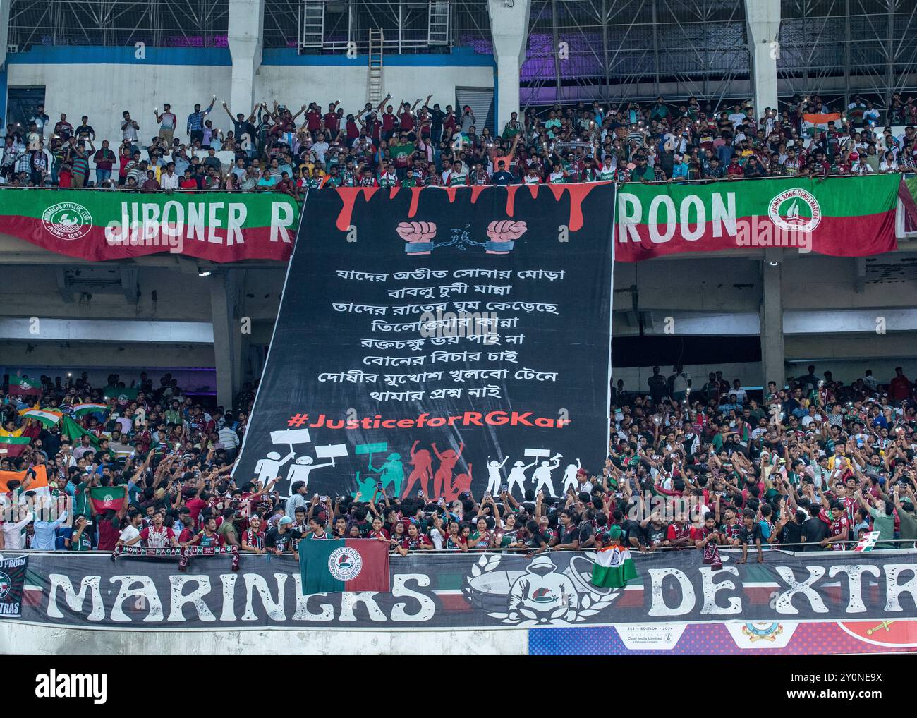 Der Northeast United Football Club (NEUFC) gewann seine erste große Trophäe mit einem brillanten Comeback-Sieg über Mohun Bagan Super Giant (MBSG) im 133. INDIANOIL DURAND CUP im Salt Lake Vivekananda Yuba Bharati Krirangan (VYBK). Jason Cummings und Sahal Abdul Samad spielten für die MBSG, während Alaaeddine Ajaraie und Guillermo Fernandez sich in der vereinbarten Spielzeit für die NEUFC ausgleichen konnten. Der Torhüter Gurmeet Singh des North East United-Fußballvereins zeigte brillante Anstrengungen, zwei Elfmeterschießen zu sparen und sich den Titel für sein Team zu sichern. Mohun Bagan SG – 2 (Cummings 11“ ( Stockfoto