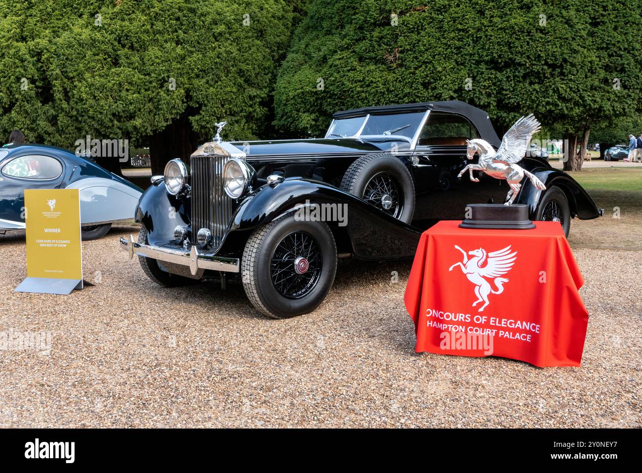 BEST of Show im Concours of Elegance Hampton Court Palace London UK 2024 1937 Rolls Royce Phantom III Cabrio von Inskip. Stockfoto