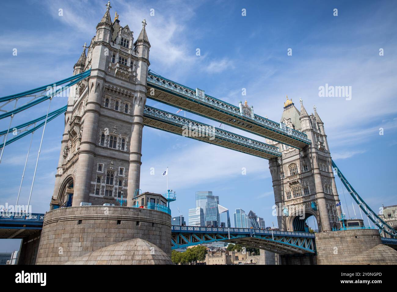Tower Bridge vom Fluss Stockfoto