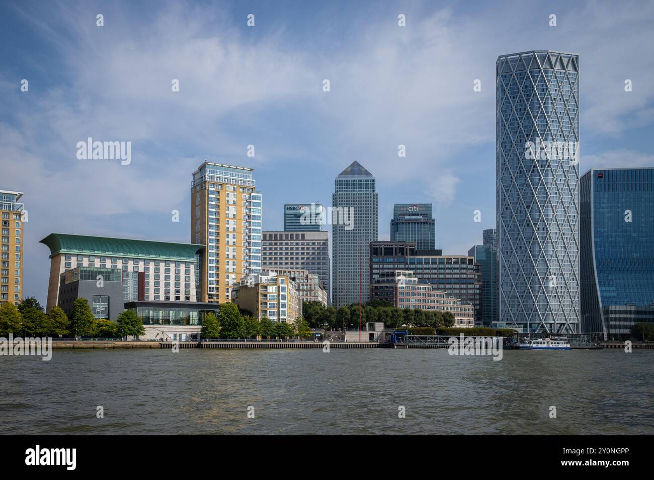 Blick auf die Canary Wharf Nr. 1 vom Fluss Stockfoto