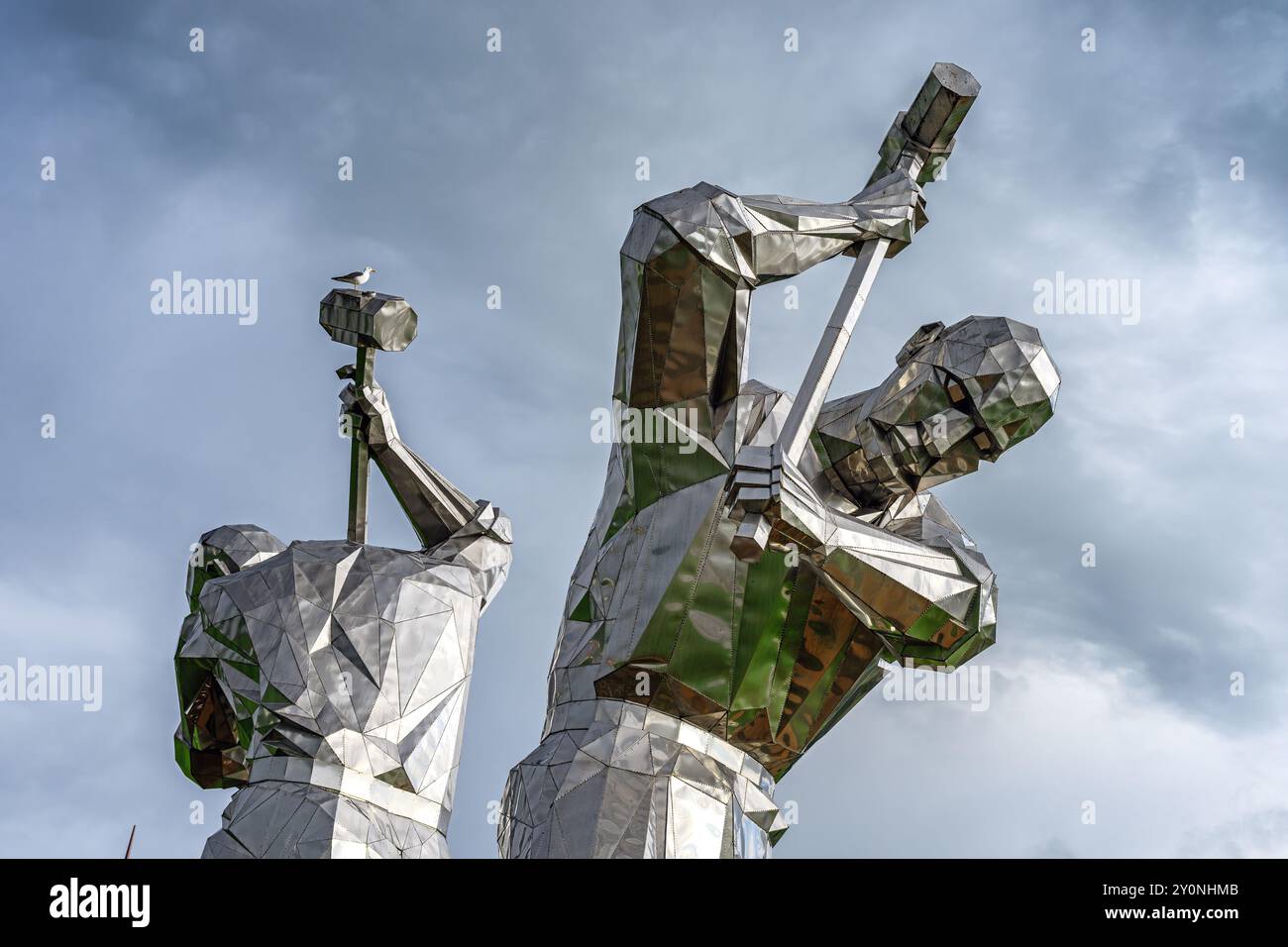 Die Statue der Shipbuilders of Port Glasgow zollt denjenigen Tribut, die in Inverclyde Shipyards gearbeitet haben und die Gegend für ihren Schiffbau weltberühmt gemacht haben. Stockfoto