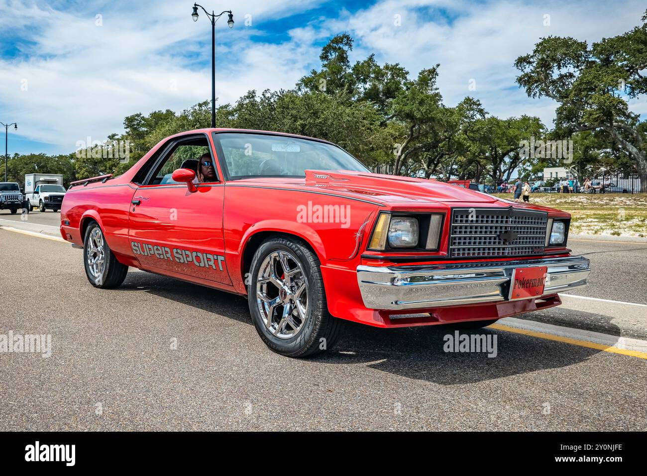 Gulfport, MS - 07. Oktober 2023: Low-perspektivische Vorderansicht einer Abholung von Chevrolet El Camino SS aus dem Jahr 1979 bei einer lokalen Autoshow. Stockfoto