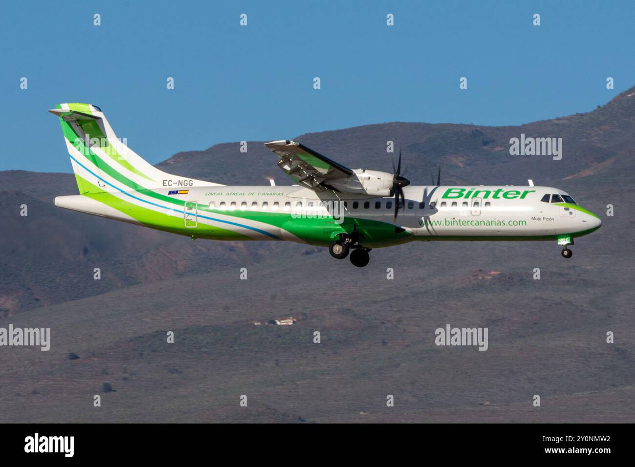 ATR 72 Regionalflugzeug der Fluggesellschaft Binter Canarias am Flughafen Gran Canaria, Gando. Stockfoto