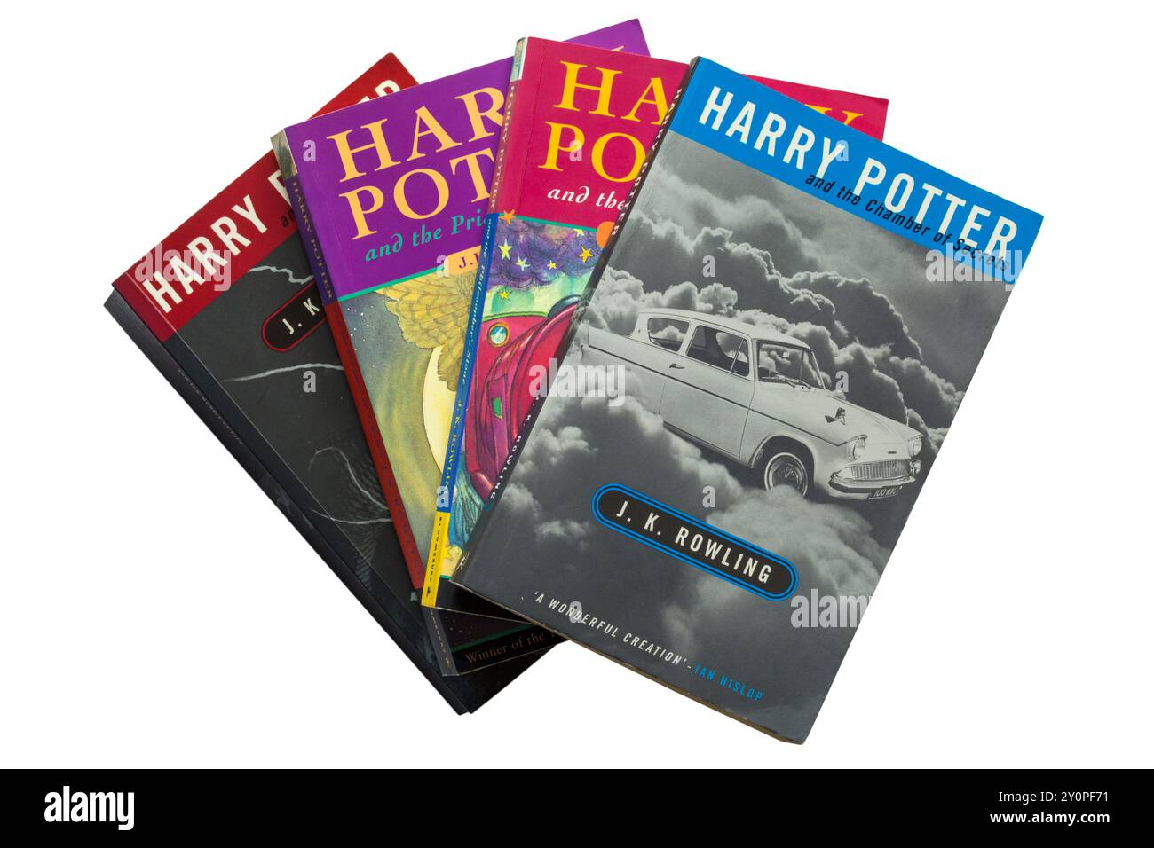 Auswahl von Harry Potter Büchern von JK Rowling mit Harry Potter und die Kammer der Geheimnisse Buch oben isoliert auf weißem Hintergrund Stockfoto