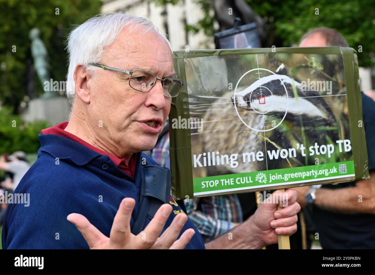 London, Großbritannien. September 2024. Die Demonstranten sind gegen die Gesetzgebung der britischen Regierung, die die Keulung von Dachsen vorschreibt. In einem Jahrzehnt wurden mehr als die Hälfte der britischen Dachse ausgerottet. Die Demonstranten behaupten, dass das Versprechen der Labour-Regierung, die Keulung zu töten, sie für weitere fünf Jahre zurückgestellt habe. Komisch, obwohl die britische Regierung das Schlachten von Tieren legalisiert hat, um Tierquälerei in einem anderen Land zu entschuldigen? Jede Form von Tierquälerei ist falsch. Heißt das nicht, dass deine in Ordnung ist, aber nicht das des anderen? (Foto: Siehe Li/Photo Capital) Credit: Siehe Li/Picture Capital/Alamy Live News Stockfoto