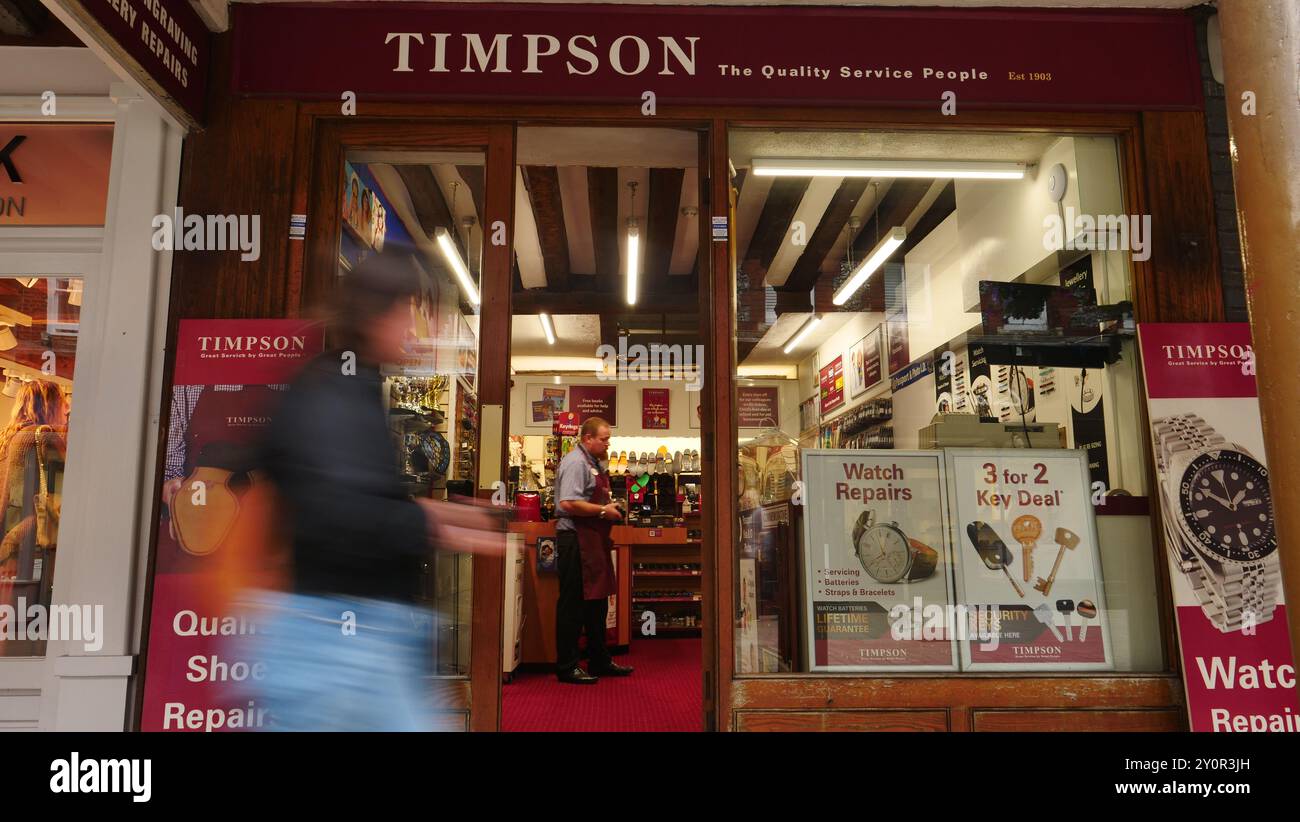 Timpson Schuhladen und Schuster in der Winchester High Street Stockfoto