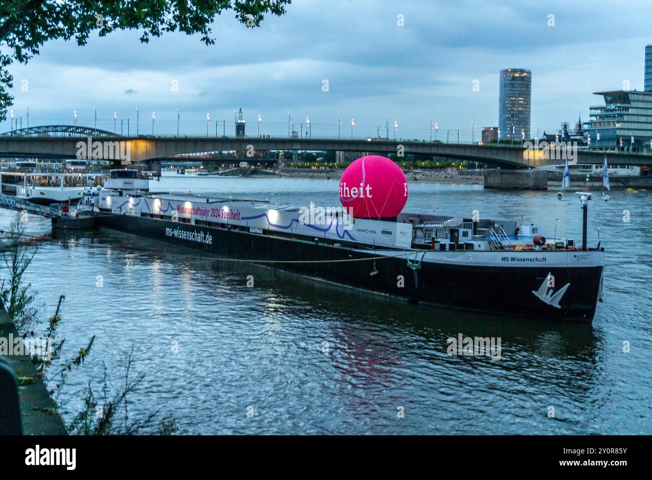 Frau Wissenschaft, Ausstellungs- und Wissenschaftsschiff, mit wechselnden Ausstellungen, hier beim NRW-Tag in Köln, NRW, Deutschland Stockfoto