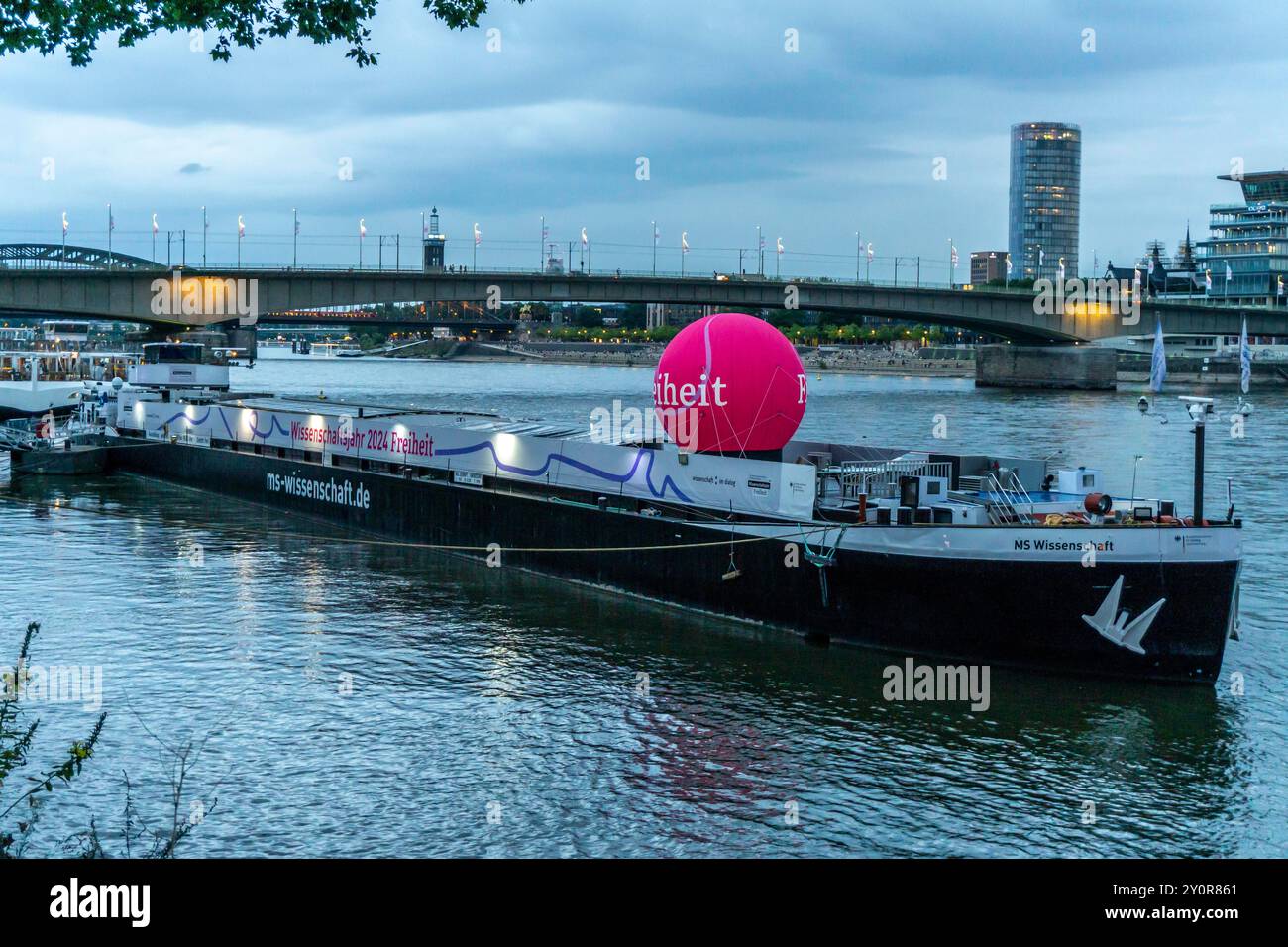 Frau Wissenschaft, Ausstellungs- und Wissenschaftsschiff, mit wechselnden Ausstellungen, hier beim NRW-Tag in Köln, NRW, Deutschland Stockfoto