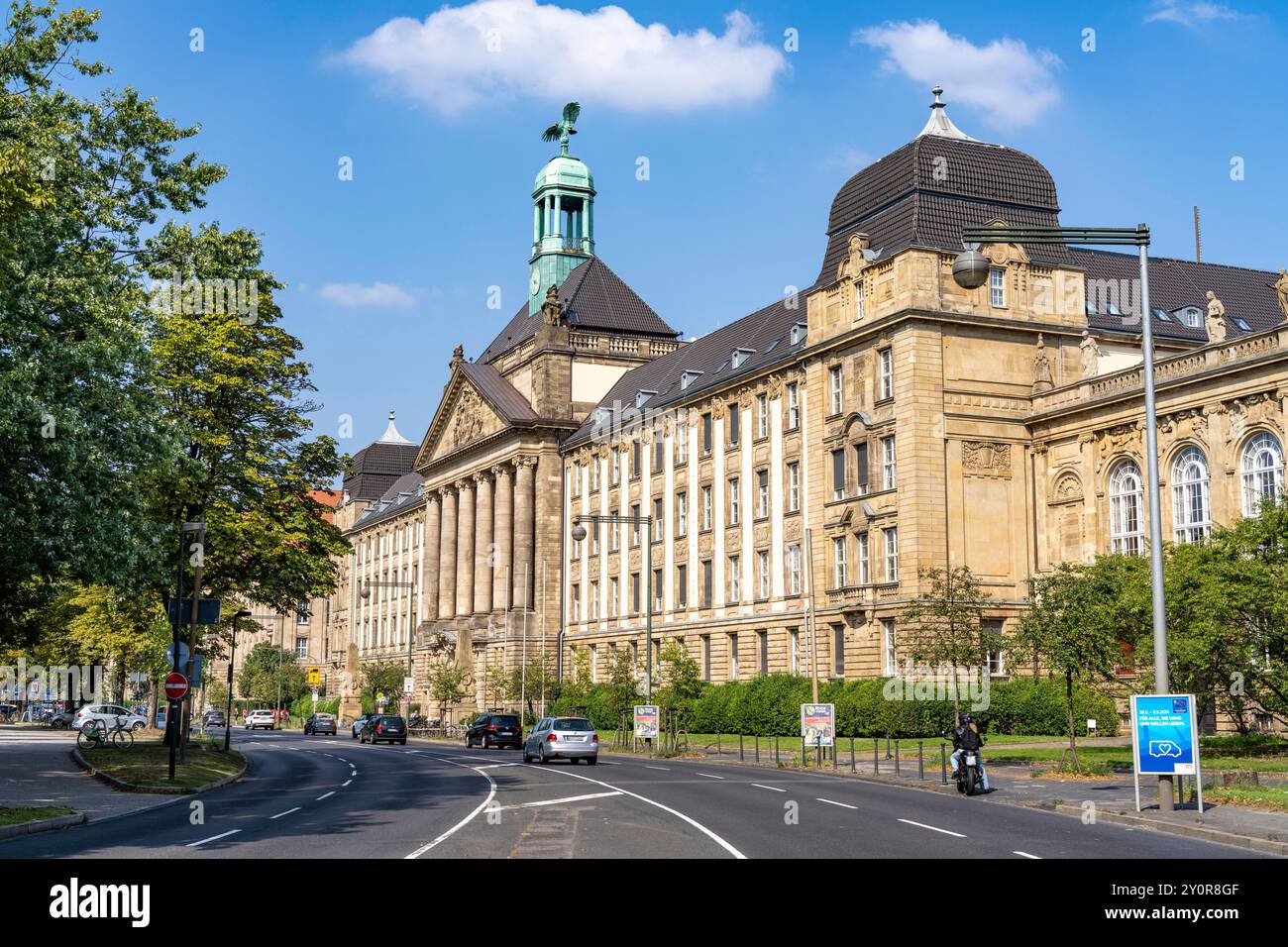 Gebäude der Bezirksregierung Düsseldorf, Cecilienallee, Verwaltungsgebäude Düsseldorf, NRW, Deutschland Stockfoto
