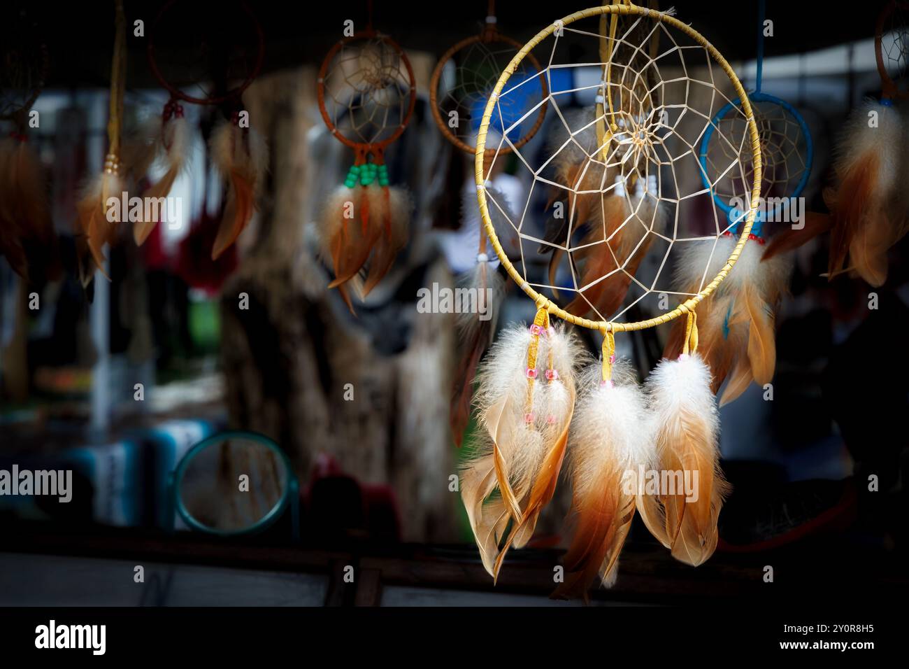 Ein Traumfänger der Ureinwohner bei der 36. Jährlichen Nansemond Indian Powwow in Suffolk, Virginia. Stockfoto