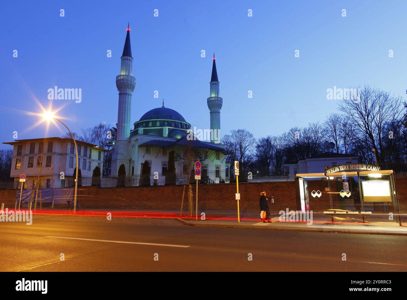 Berlin, 02.12.2009, Sehitlik-Moschee in Berlin Neukoelln. Die Moschee steht an der Stelle des türkischen Friedhofs am Columbiadamm, Berlin, der sich in Berlin befindet Stockfoto