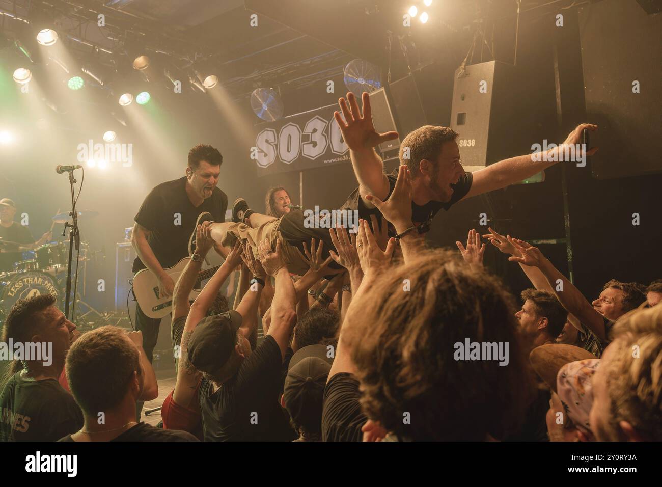 Crowdsurfer bei Less Thank Jake live bei Berlin SO36 auf 31.07.2024 Stockfoto