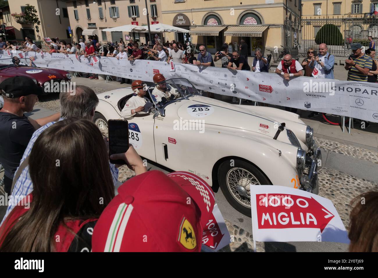1000 Meilen, jährliches Rennen des Retro-Oldtimers. Letzte besondere Etappe in Bergamo. Stockfoto