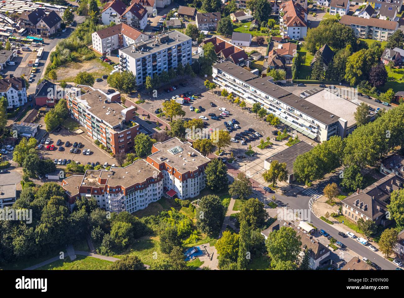 Luftbild, Einkaufszentrum mit Rewe Supermarkt an der Thingstraße, Marktplatz Welper mit Parkplatz und umgeben von Wohnhäusers, Welper, Hattingen, Ruhrgebiet, Nordrhein-Westfalen, Deutschland ACHTUNGxMINDESTHONORARx60xEURO *** Luftblick, Einkaufszentrum mit Rewe Supermarkt in der Thingstraße, Marktplatz Welper mit Parkplatz und umgeben von Wohnhäusern, Welper, Hattingen, Ruhrgebiet, Nordrhein Westfalen, Deutschland ACHTUNGxMINDESTHONORARx60xEURO Stockfoto