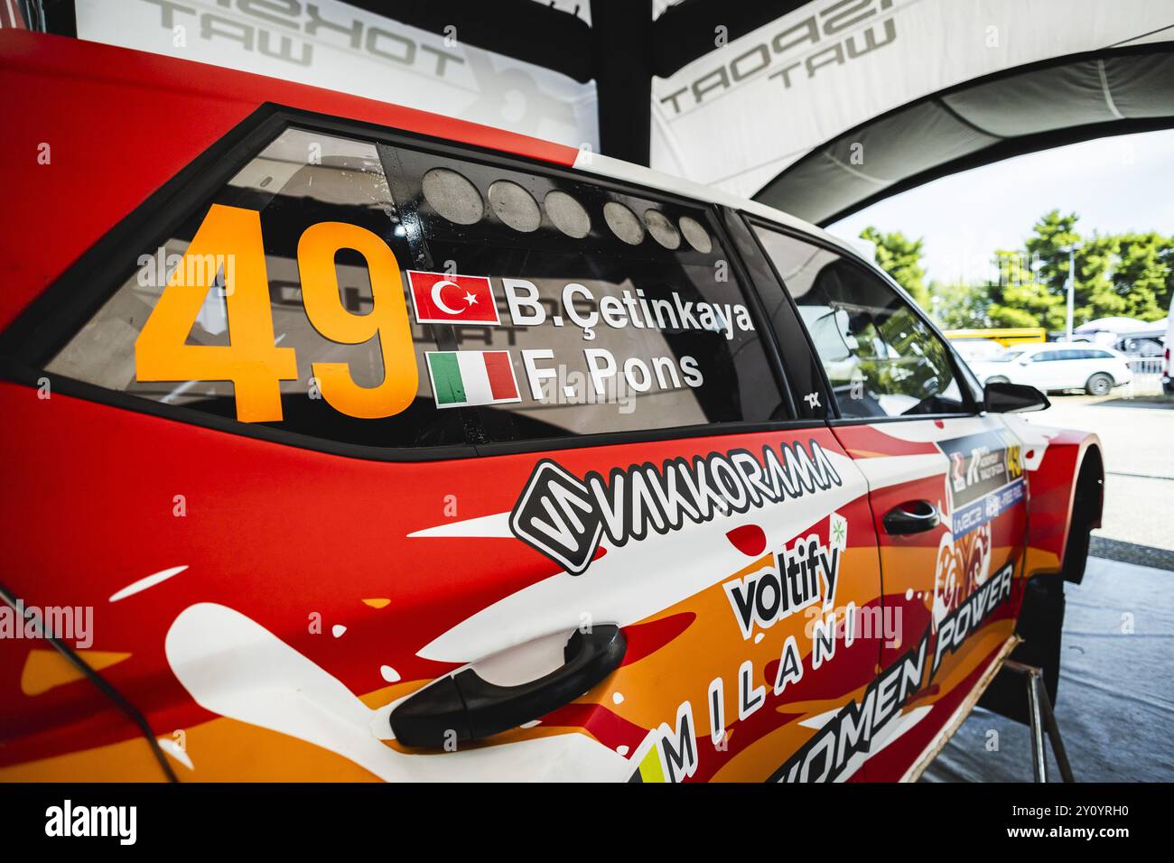 49 ÃETINKAYA Burcu, PONS Fabrizia, Skoda Fabia Evo Rally2, Ambiente während der Akropolis Rallye Griechenland 2024, 10. Runde der WRC-Weltmeisterschaft 2024, vom 1. Bis 4. September 2024 in Lamia, Griechenland Stockfoto