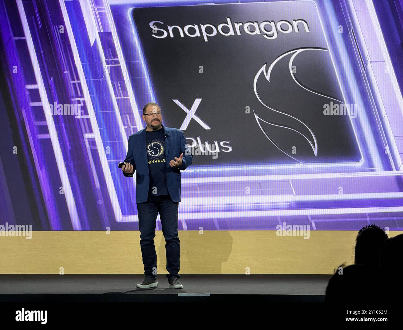 Berlin, Deutschland. September 2024. Der Chip-Hersteller Qualcomm hat seinen Wettbewerb gegen Intel und Apple auf der IFA verstärkt und billigere Versionen seiner Snapdragon X-Modellreihe vorgestellt. Cristiano Amon, CEO von Qualcomm, stellte am Mittwoch (4. September) vier neue Prozessorsysteme vor, die weniger Kerne als die Topmodelle benötigen. Quelle: Christoph Dernbach/dpa/Alamy Live News Stockfoto