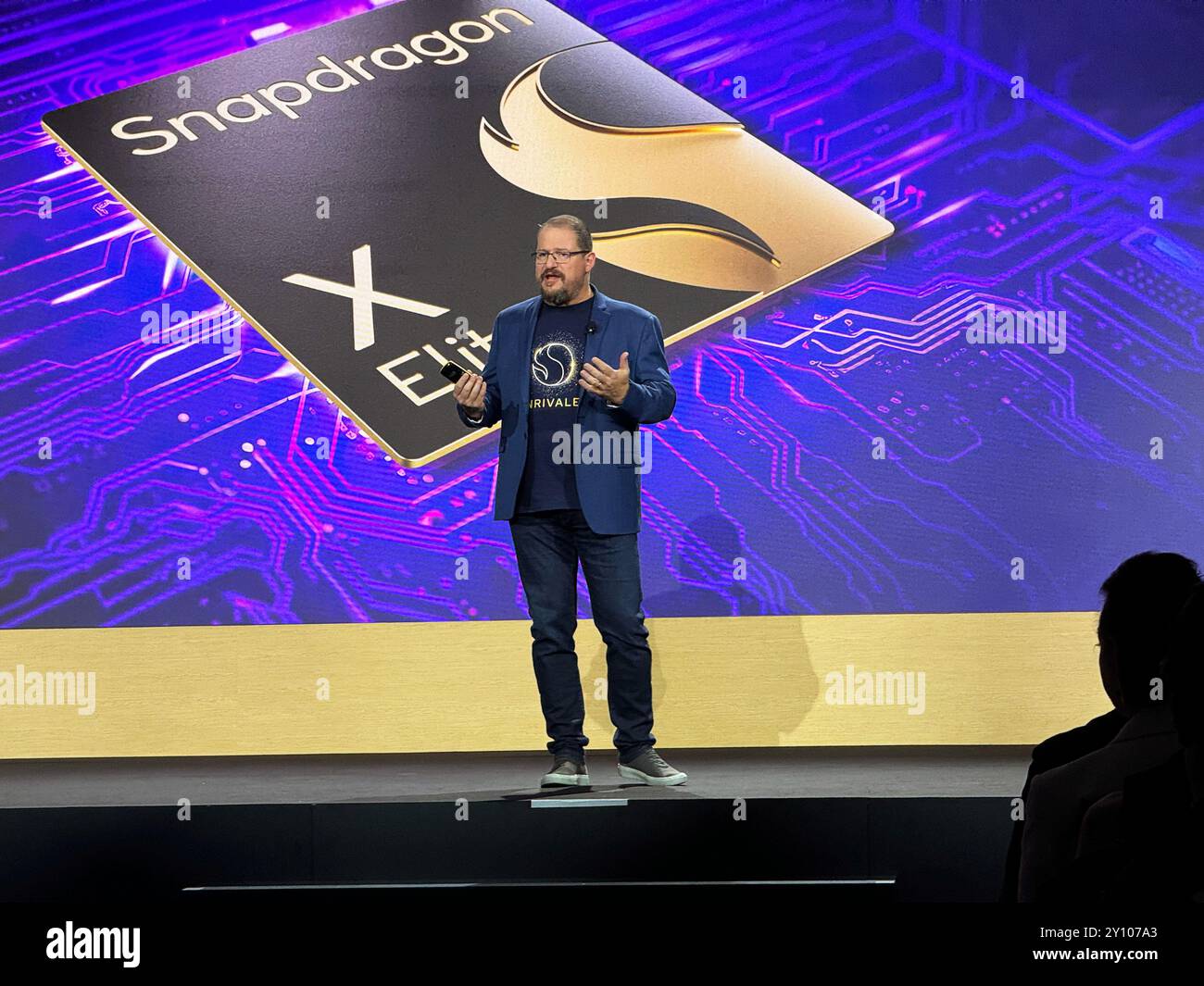 Berlin, Deutschland. September 2024. Der Chip-Hersteller Qualcomm hat seinen Wettbewerb gegen Intel und Apple auf der IFA verstärkt und billigere Versionen seiner Snapdragon X-Modellreihe vorgestellt. Cristiano Amon, CEO von Qualcomm, stellte am Mittwoch (4. September) vier neue Prozessorsysteme vor, die weniger Kerne als die Topmodelle benötigen. Quelle: Christoph Dernbach/dpa/Alamy Live News Stockfoto