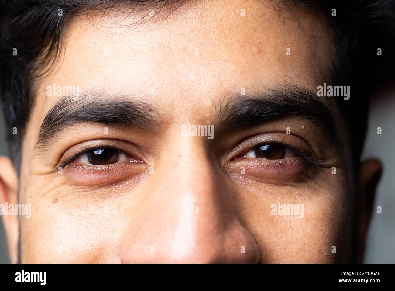 Nahaufnahme von Augen und Nase des Indianers, mit Fokus auf Gesichtszüge und Ausdruck Stockfoto