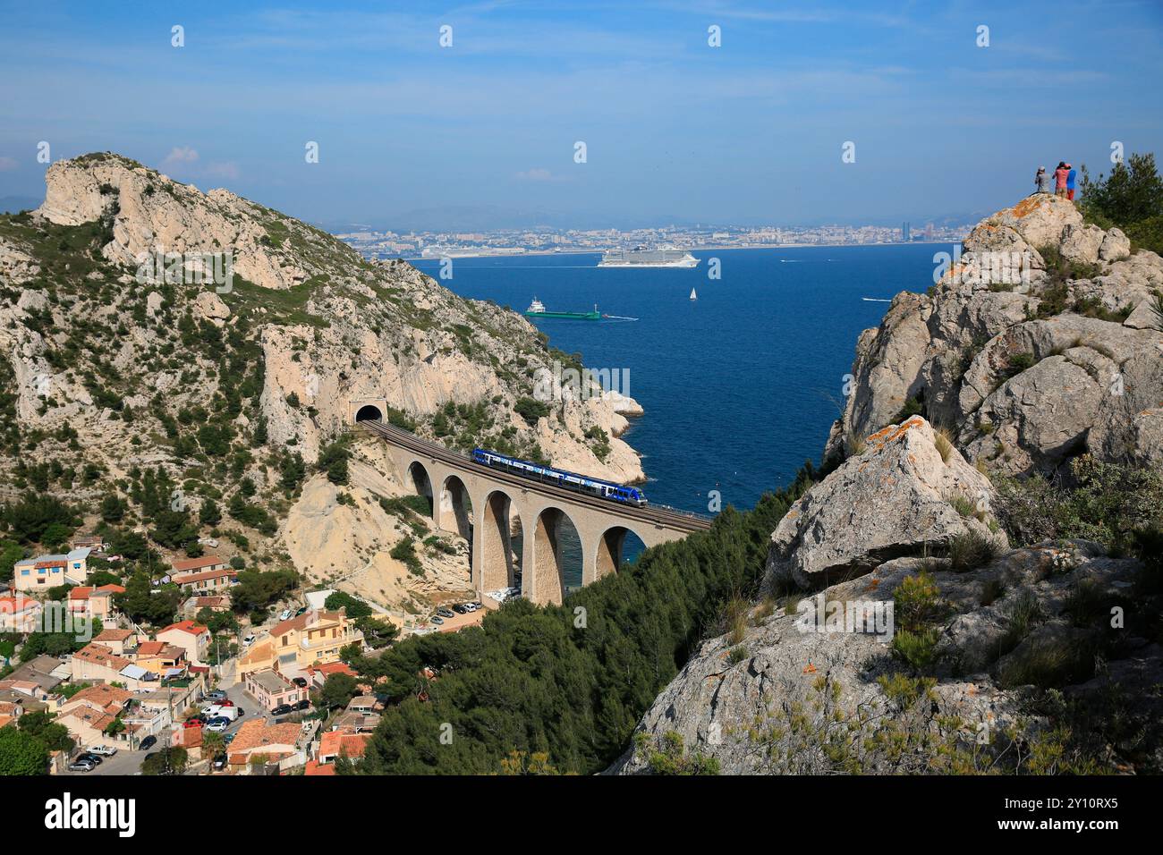 Die Fahrt mit dem Regionalzug Ligne de la Cote Bleue Stockfoto