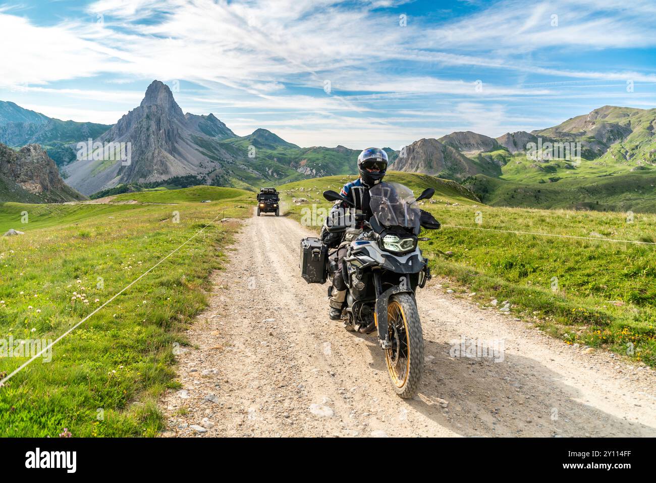 BMW GS auf der Maira Stura Ridge Road Stockfoto