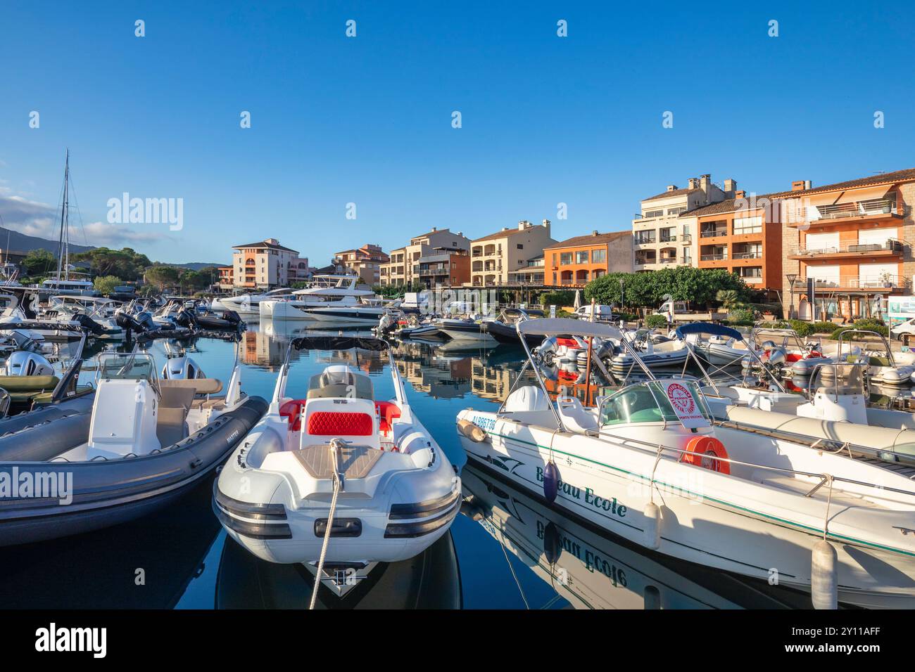 Die Boote liegen im Hafen von Porto Vecchio, Corse-du-Sud, Korsika, Frankreich Stockfoto