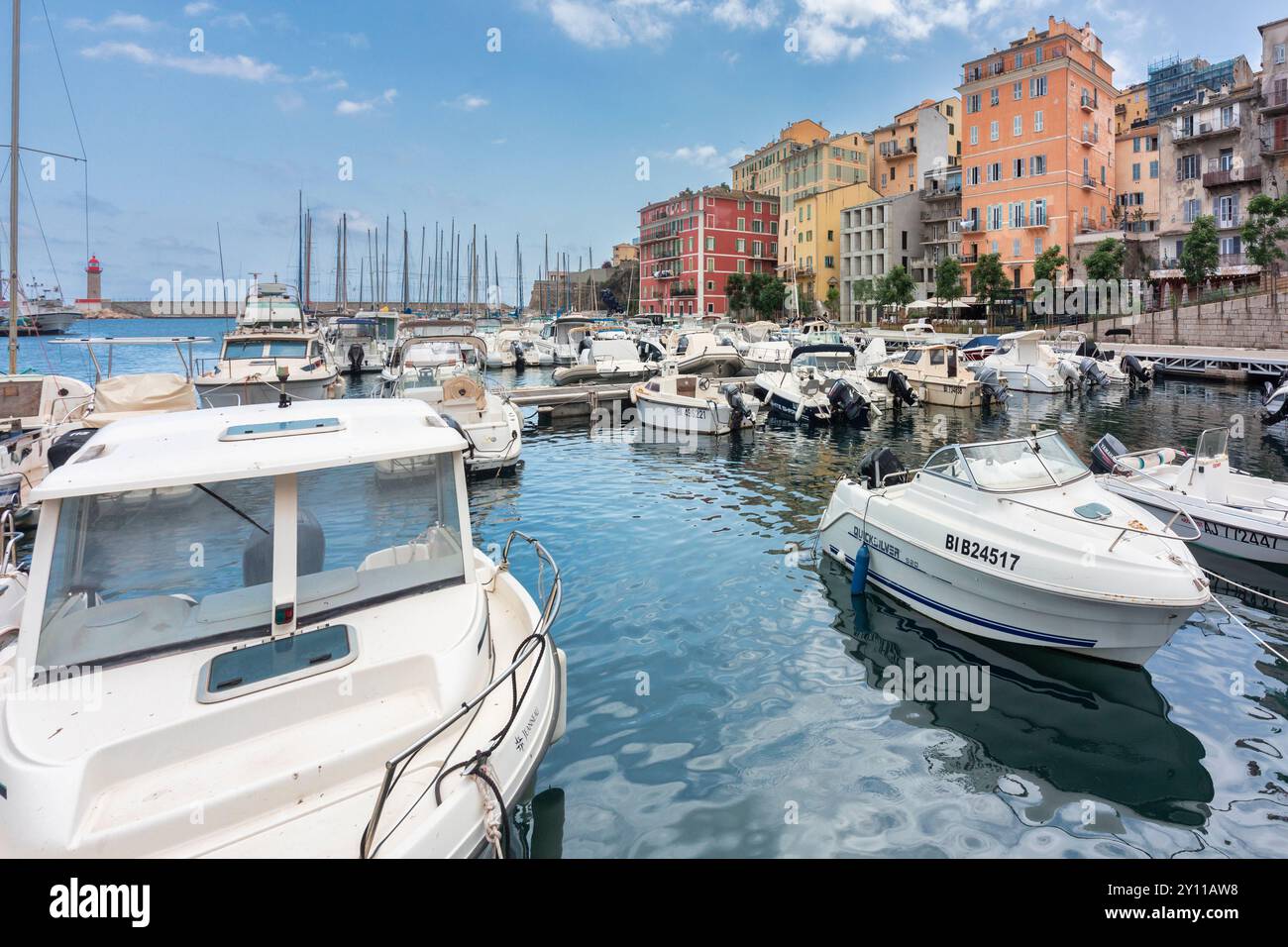 Blick auf die Gebäude mit Blick auf den alten Hafen von Bastia, Haute-Corse, Oberkorsika, Frankreich Stockfoto