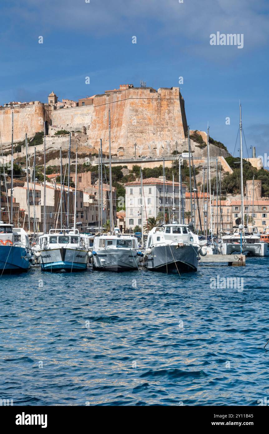 Der Hafen, Bonifacio, Corse-du-Sud, Korsika, Frankreich Stockfoto