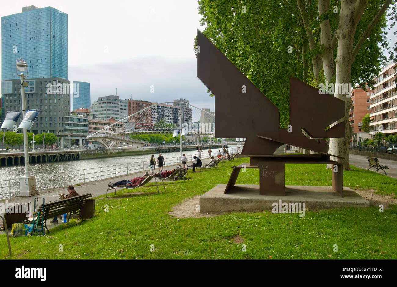 1986 Corten-Stahlschiffe Skulptur Mascarón de Proa von Nestor Basterretxea Campo de Volantín Pasealekua Bilbao Baskenland Euskadi Spanien Stockfoto