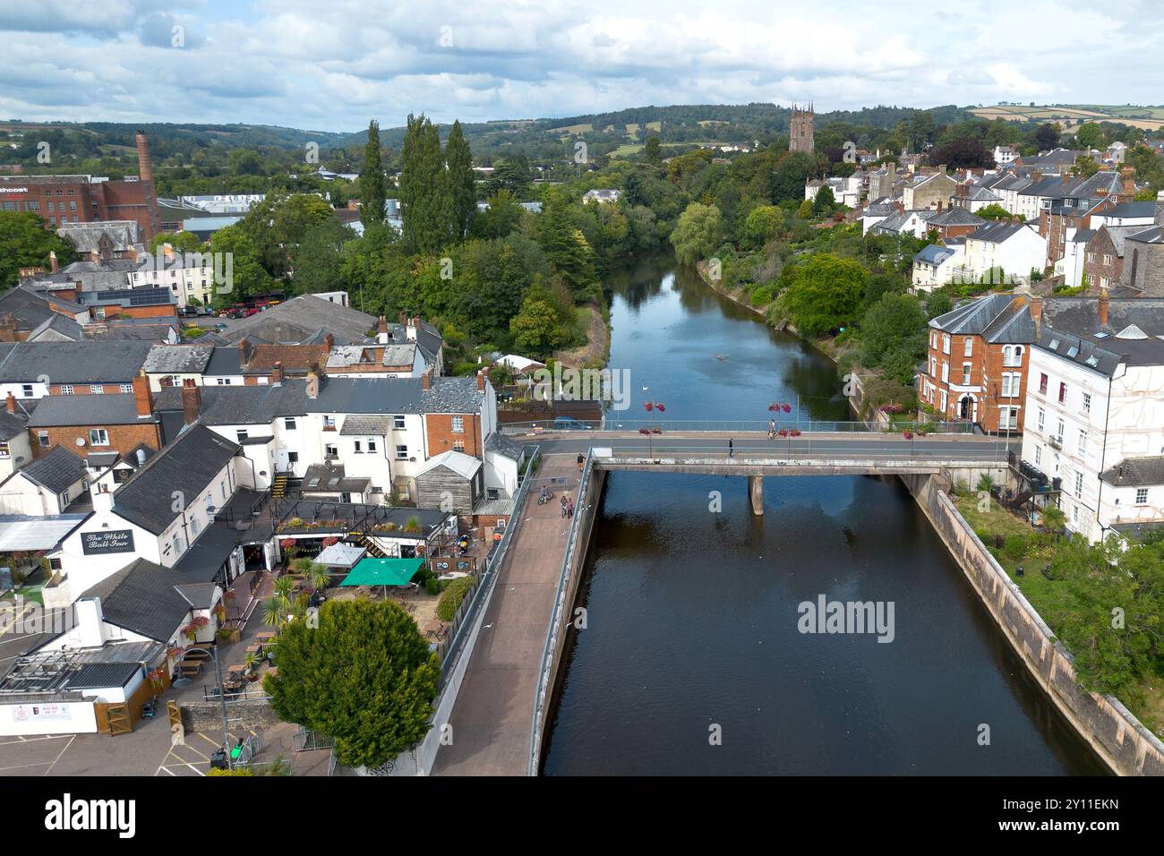 Allgemeiner Blick auf Tiverton aus der Luft mit Blick auf den Fluss exe und den White Ball Pub. Stockfoto
