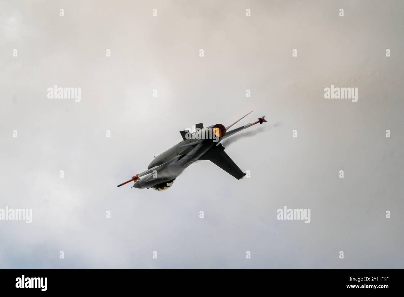 Farnborough, Hampshire - 26. Juli 2024: Farnborough International Airshow Friday General Dynamics (SABCA) F-16A Fighting Falcon (401) - Dänemark - Air Stockfoto