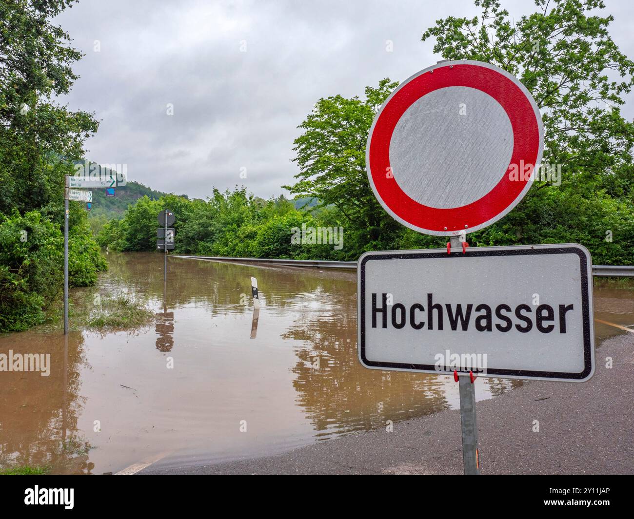 Hochwasser der Saar in Staadt, Kastel-Staadt, Saarflut nach Starkregen am Pfingsttag 2024, Saartal, Naturpark Saar-Hunsrück, Rheinland-Pfalz, Deutschland Stockfoto