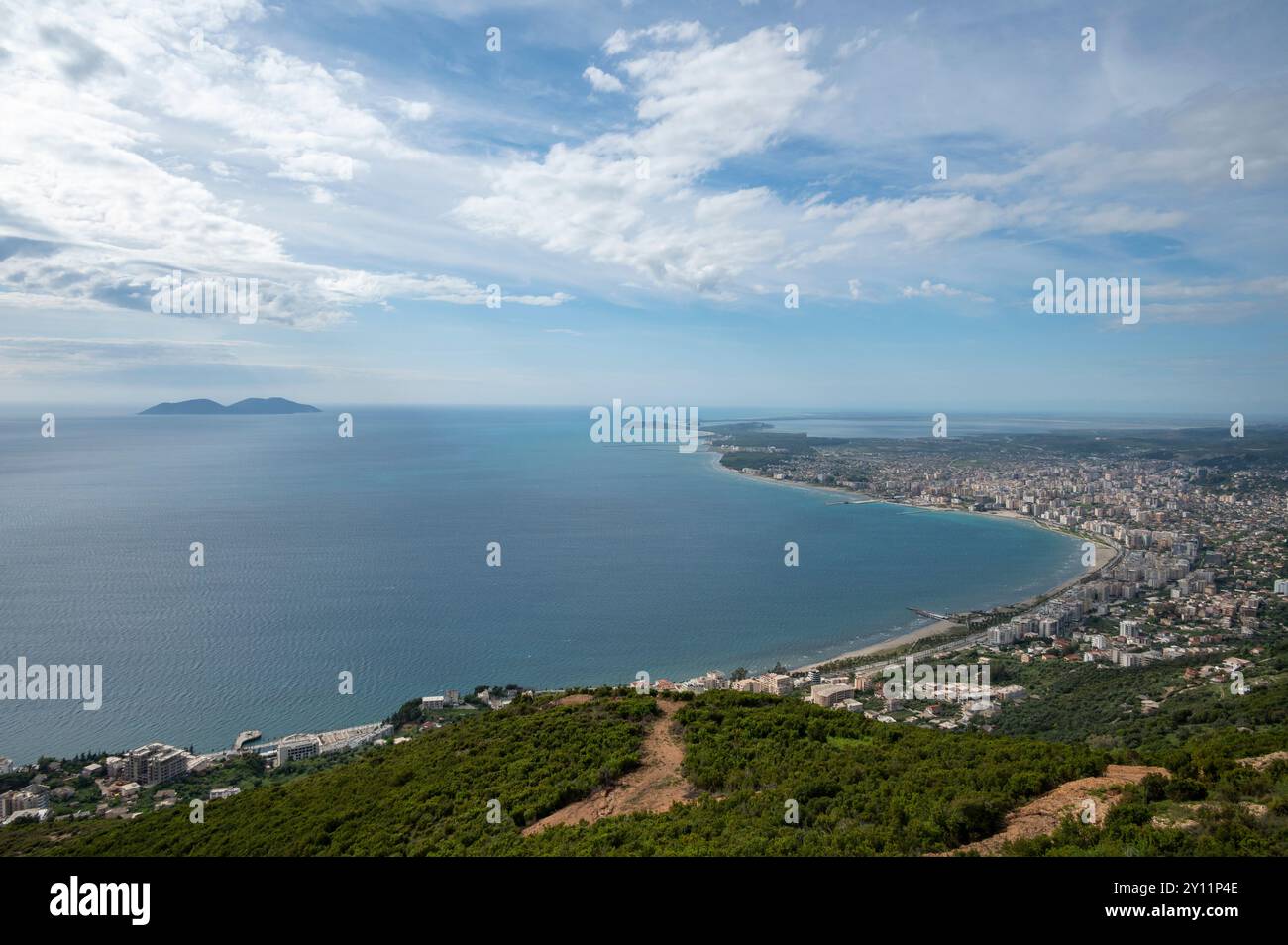 Albanien, Balkanhalbinsel, Südosteuropa, Republik Albanien, Blick über die Bucht von Vlora, Hafenstadt im Süden Albaniens, Insel Sazan Stockfoto