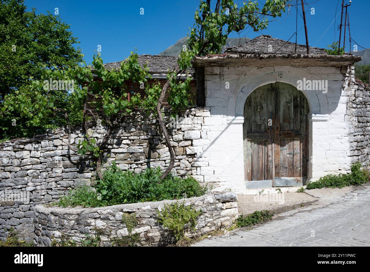 Albanien, Balkanhalbinsel, Südosteuropa, Republik Albanien, Südalbanien, Gjirokastra County, Wallfahrtsort Labova und Poshtme Stockfoto