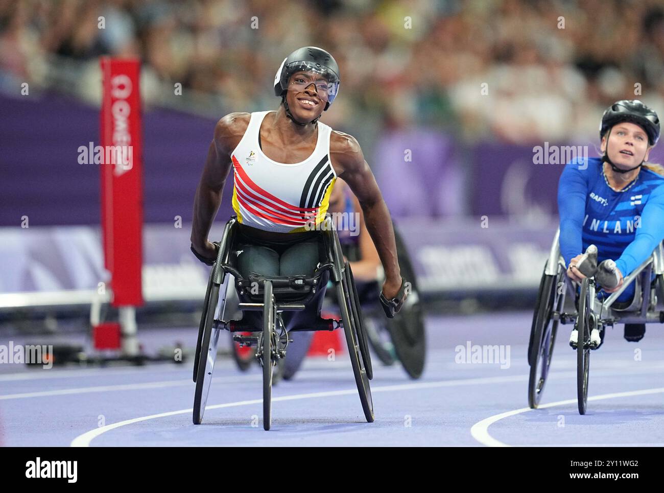 Stade de France, Paris, Frankreich. September 2024. Lea Bayekula aus Belgien feiert den Goldgewinn im 100-m-T54-Finale der Frauen während der Paralympischen Spiele 2024 im Stade de France, Paris, Frankreich. Ulrik Pedersen/CSM (Bild: © Ulrik Pedersen/Cal Sport Media). Quelle: csm/Alamy Live News Stockfoto