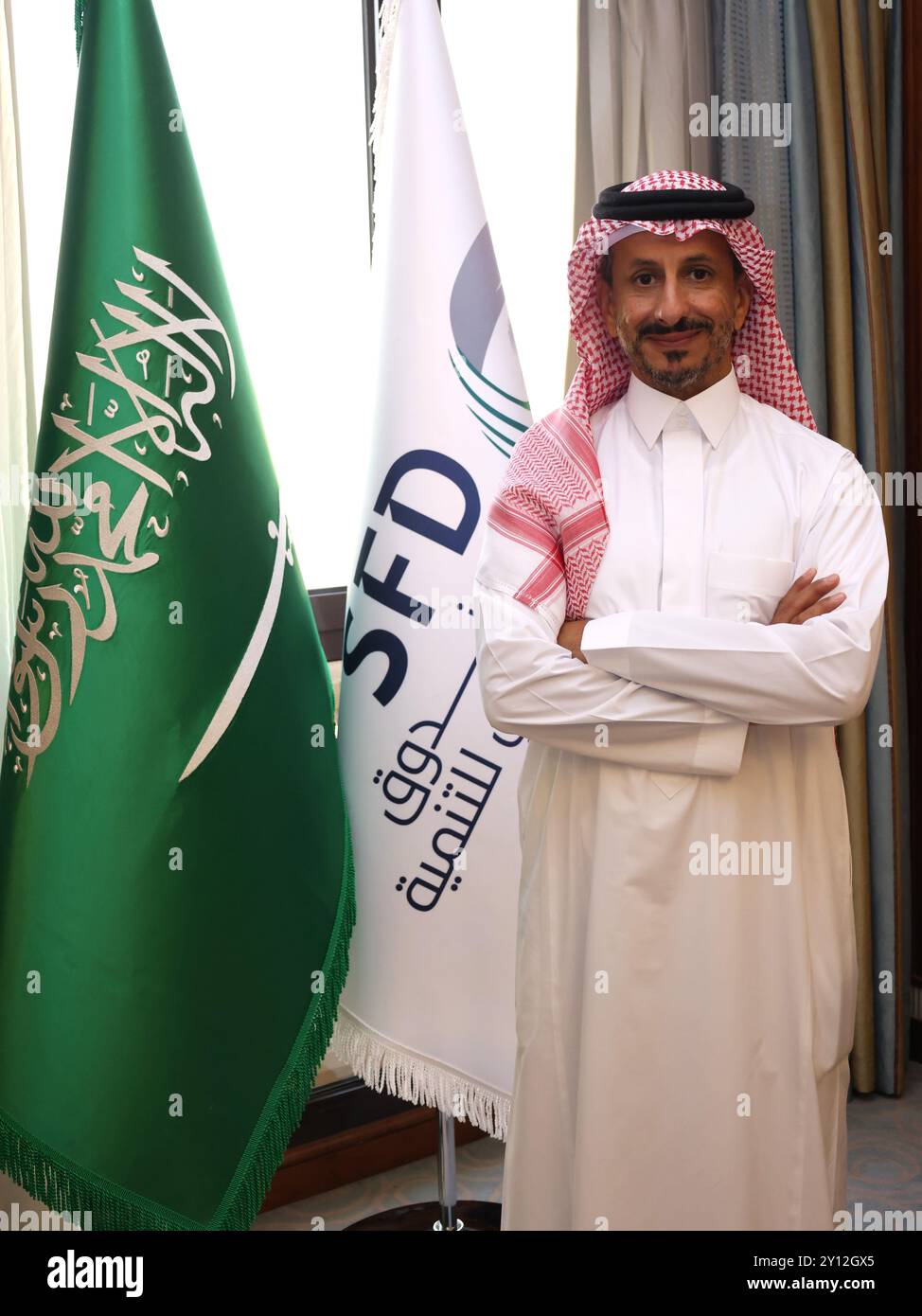 Riad. September 2024. Ahmed Aqeel Al-Khateeb, Vorsitzender des Verwaltungsrats des Saudi Fund for Development (SFD), posiert für ein Foto nach einem Interview mit Xinhua in Riad, Saudi-Arabien, am 1. September 2024. Der Saudi-arabische Entwicklungsfonds (SFD), eine Saudi-arabische Regierungsagentur, die Projekte in Entwicklungsländern finanziert, begrüßt die Möglichkeit, in Zukunft mit China zusammenzuarbeiten, sagte der Leiter der Behörde. Quelle: Wang Haizhou/Xinhua/Alamy Live News Stockfoto