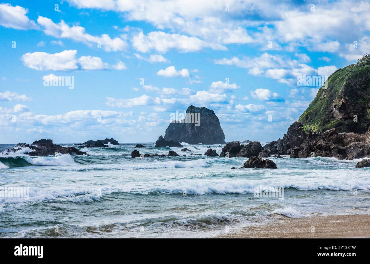 Blick auf die Glasshouse Rocks vom Surf Beach Narooma, eine Ausstellung magmatischer Kissenlava, die sich durch den Lavastrom eines U-Boot-Vulkans am so gebildet hat Stockfoto
