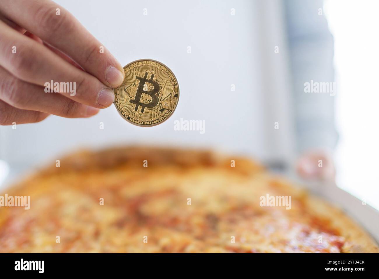 Bitcoin Pizza Day Jubiläum. Der erste gemeldete Austausch von Kryptowährung gegen ein Verbraucherprodukt am 22. Mai 2010 Stockfoto