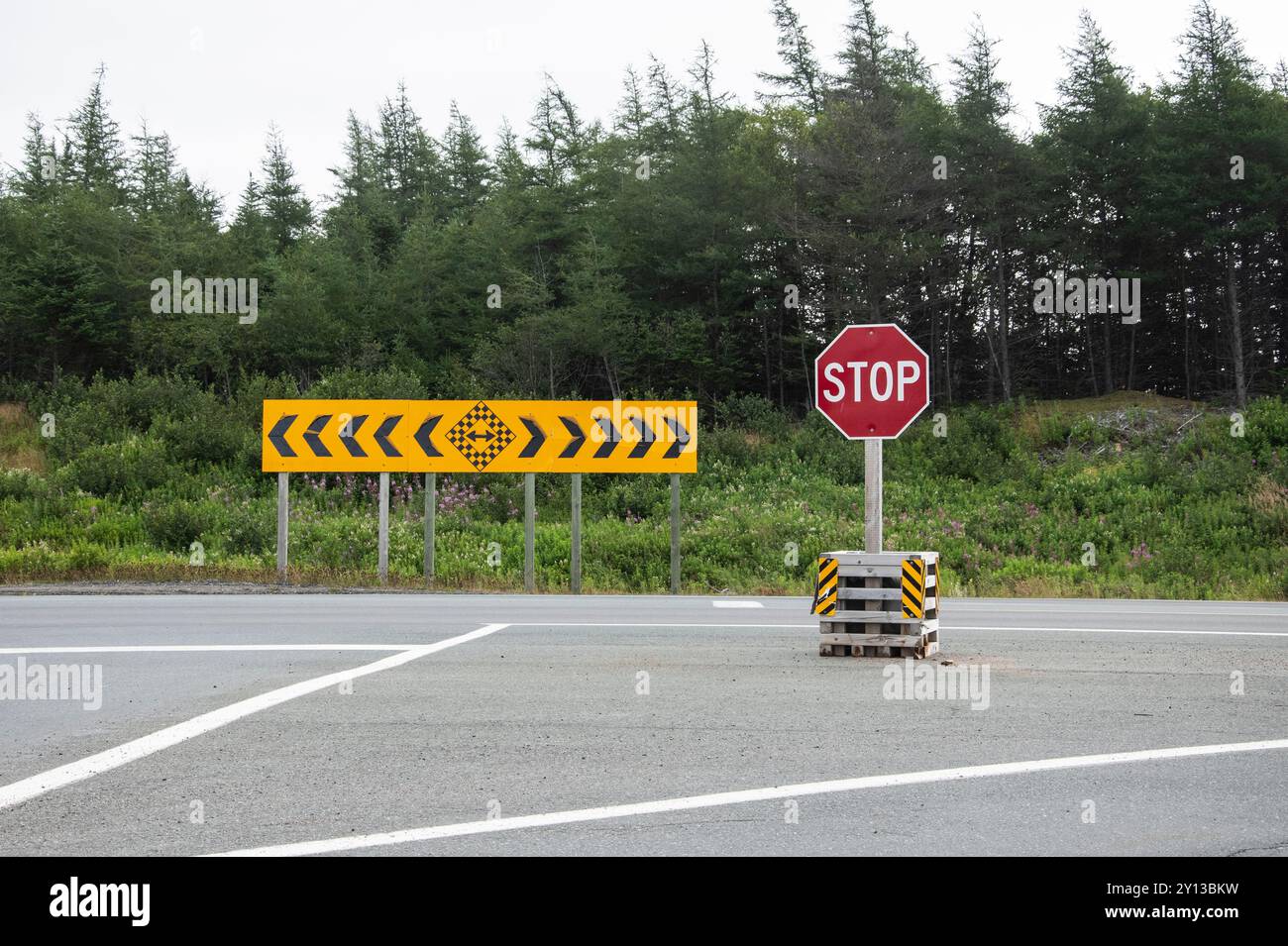 Verkehrsschild auf dem Trans Canada Highway in Goobies, Neufundland & Labrador, Kanada Stockfoto