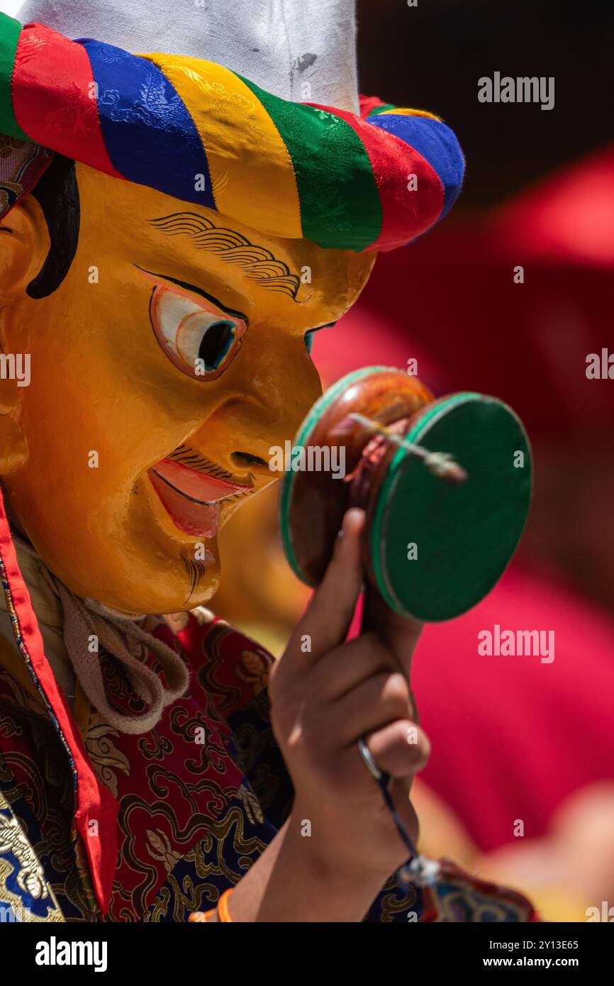 Nahaufnahme einer bunten Maske, die von buddhistischen Mönchen während des Hemis Kloster Festivals in Leh, Ladakh Indien getragen wurde. Stockfoto