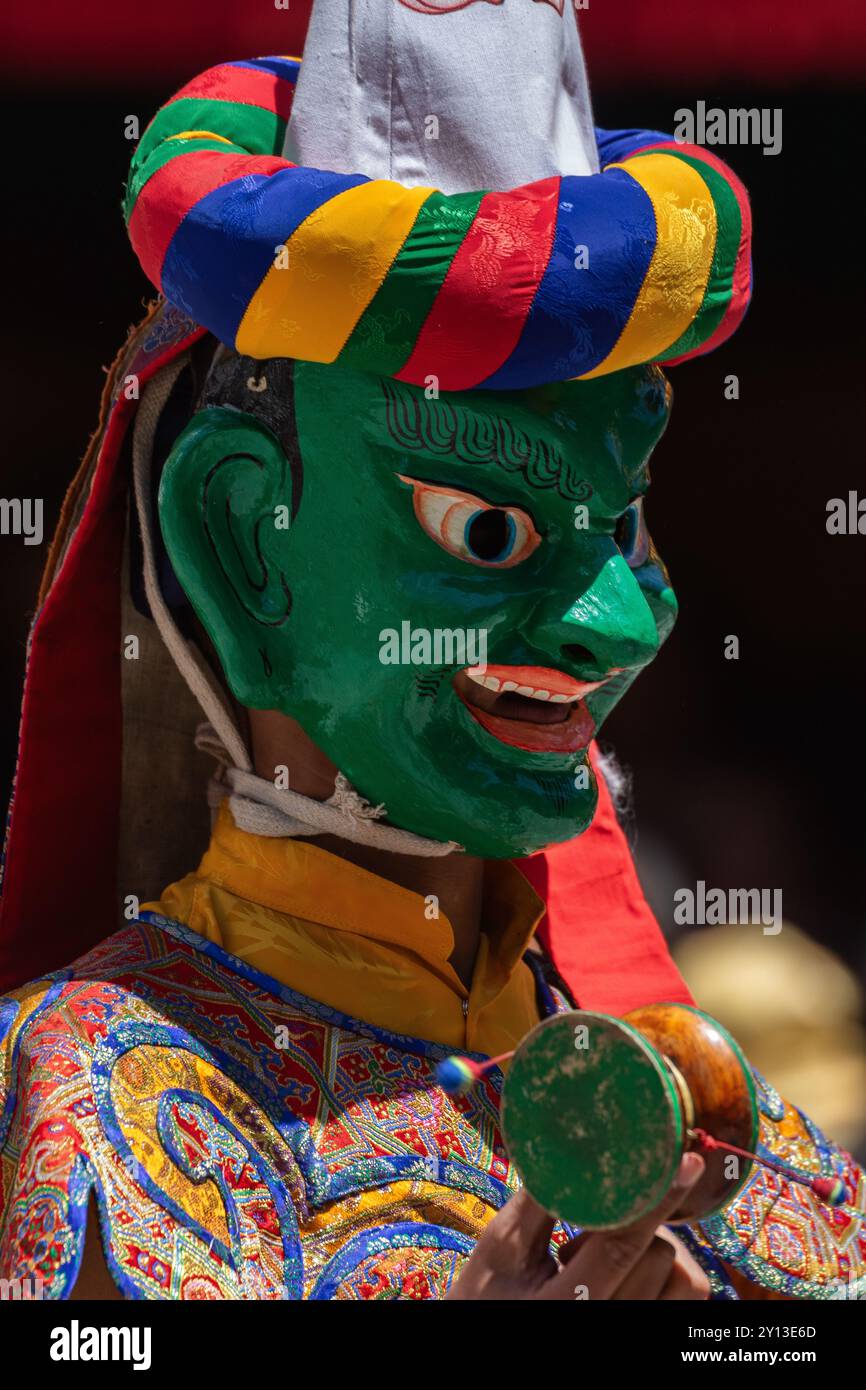 Nahaufnahme einer bunten Maske, die von buddhistischen Mönchen während des Hemis Kloster Festivals in Leh, Ladakh Indien getragen wurde. Stockfoto