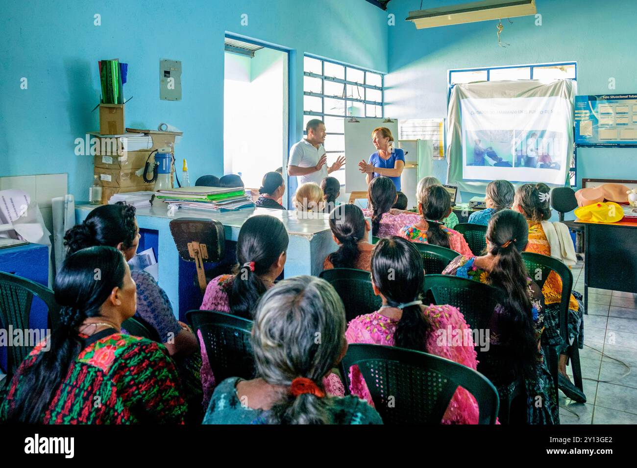 Medizinische Ausbildung für traditionelle Hebammen, Lancetillo Gesundheitszentrum, La Parroquia, Quiche, Republik Guatemala, Zentralamerika. Stockfoto