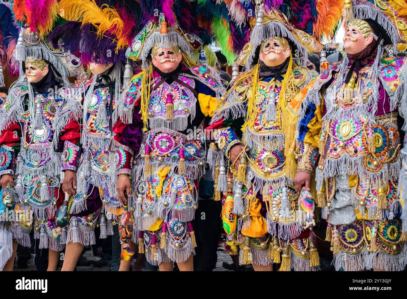 Tanz des kleinen Stiers, „Torito-Tanz“ aus dem 17. Jahrhundert mit traditionellen Kostümen, Santo Tomás Chichicastenango, Republik Guatemala, Zentralamerika. Stockfoto