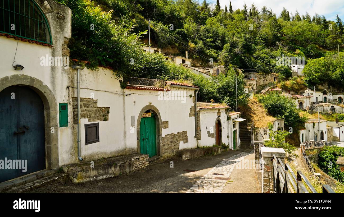 Altes Dorf und urbaner Park der Weinkeller Aglianico di Rapolla. Potenza, Basilicata. Italien Stockfoto