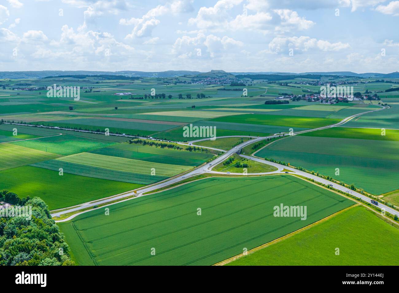 Aus der Vogelperspektive des Dorfes Wallerstein im Zentrum des Nördlinger Ries-Kraters in Nordschwaben Stockfoto