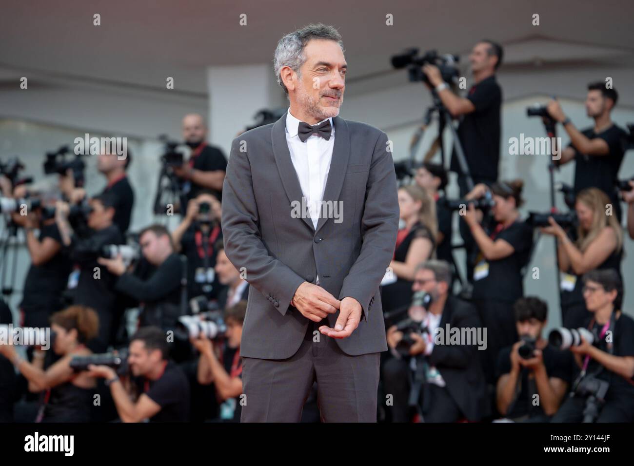 Regisseur Todd Phillips nimmt am 4. September 2024 auf dem roten Teppich „Joker: Folie a Deux“ beim 81. Internationalen Filmfestival von Venedig im Sala Grande in Venedig Teil. (Foto: Luca Carlino/NurPhoto)0 Stockfoto