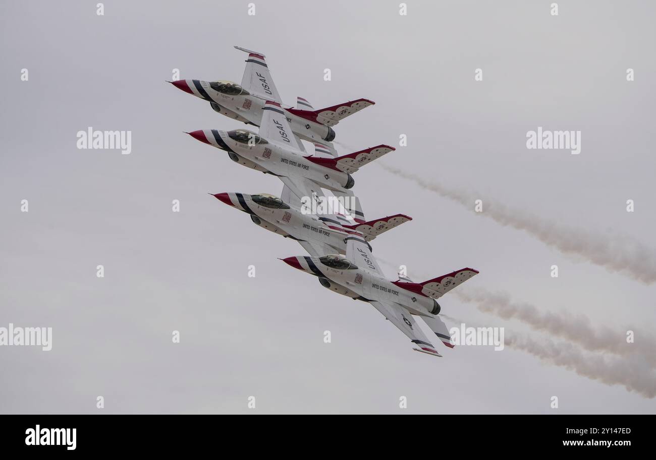 Die United States Air Force Air Demonstration Squadron „Thunderbirds“ üben ihre Demonstration am 8. März 2023 auf der Nellis Air Force Base in Nevada aus. Fo Stockfoto