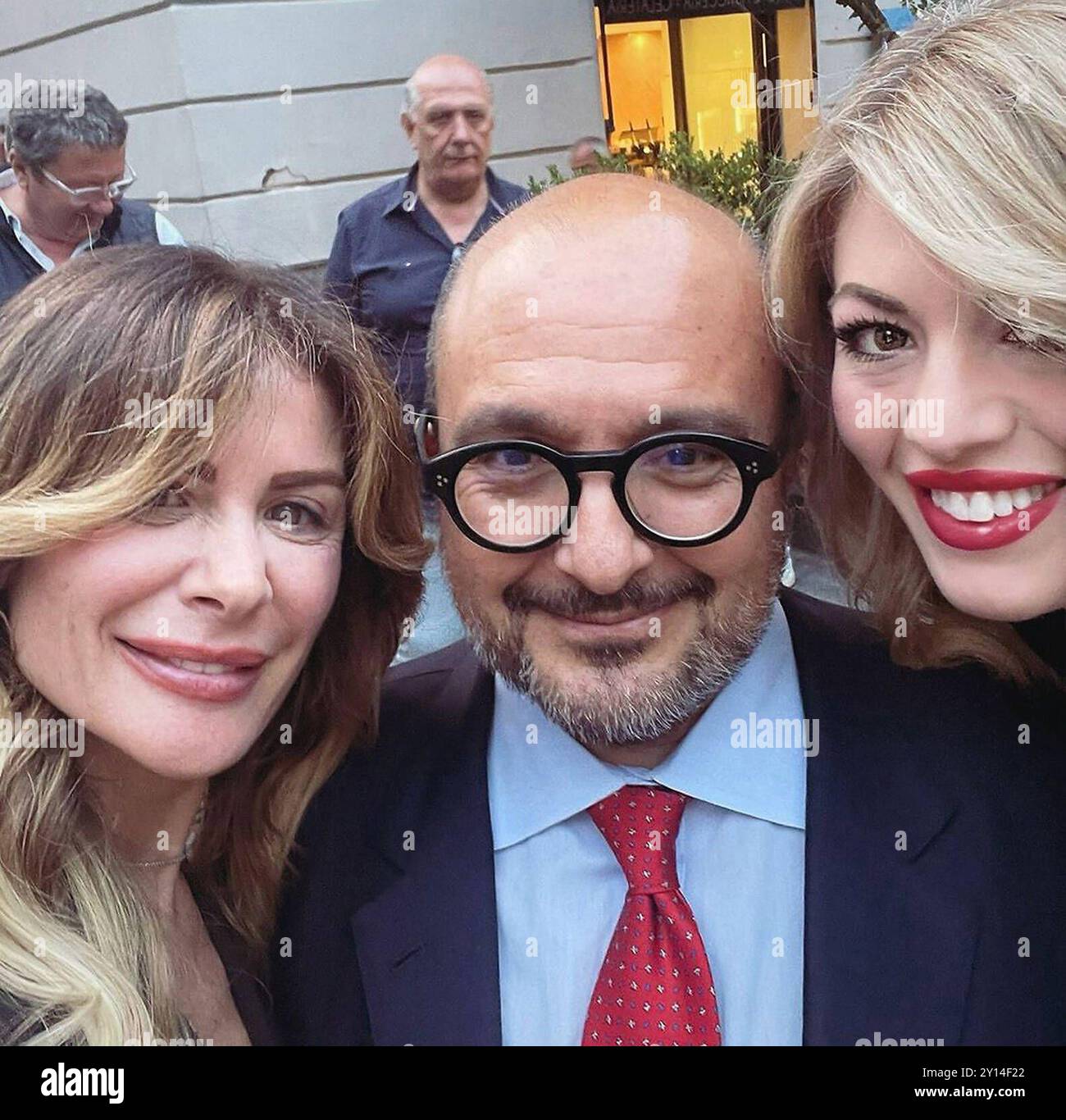 Politik. Skandal im italienischen Parlament. Der Kulturminister Gennaro Sangiuliano gibt zu, eine Beziehung mit Maria Rosaria Boccia gehabt zu haben. Die Frau veröffentlicht ironische Stories auf Instagram und wirft dem Minister vor, im Vergleich zu den tatsächlich stattgefundenen Ereignissen gelogen zu haben. Fotos vom öffentlichen Instagram-Profil von Maria Rosaria Boccia. September 2024 - Foto: IPA Photo Pressefoto DENL / Instagram. Rom, Italien Stockfoto