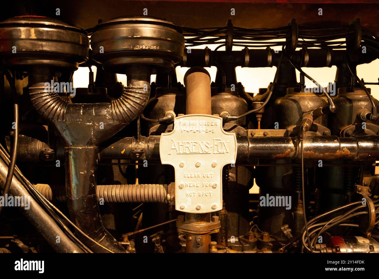 Alte Oldtimer im Louwman Museum, die Automobilbranche produziert seit 1887. Sie befindet sich in den Haag, in den Niederlanden Stockfoto